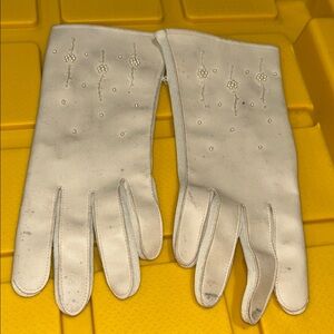 Vintage dressy gloves with pearls